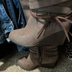 Wedge boots